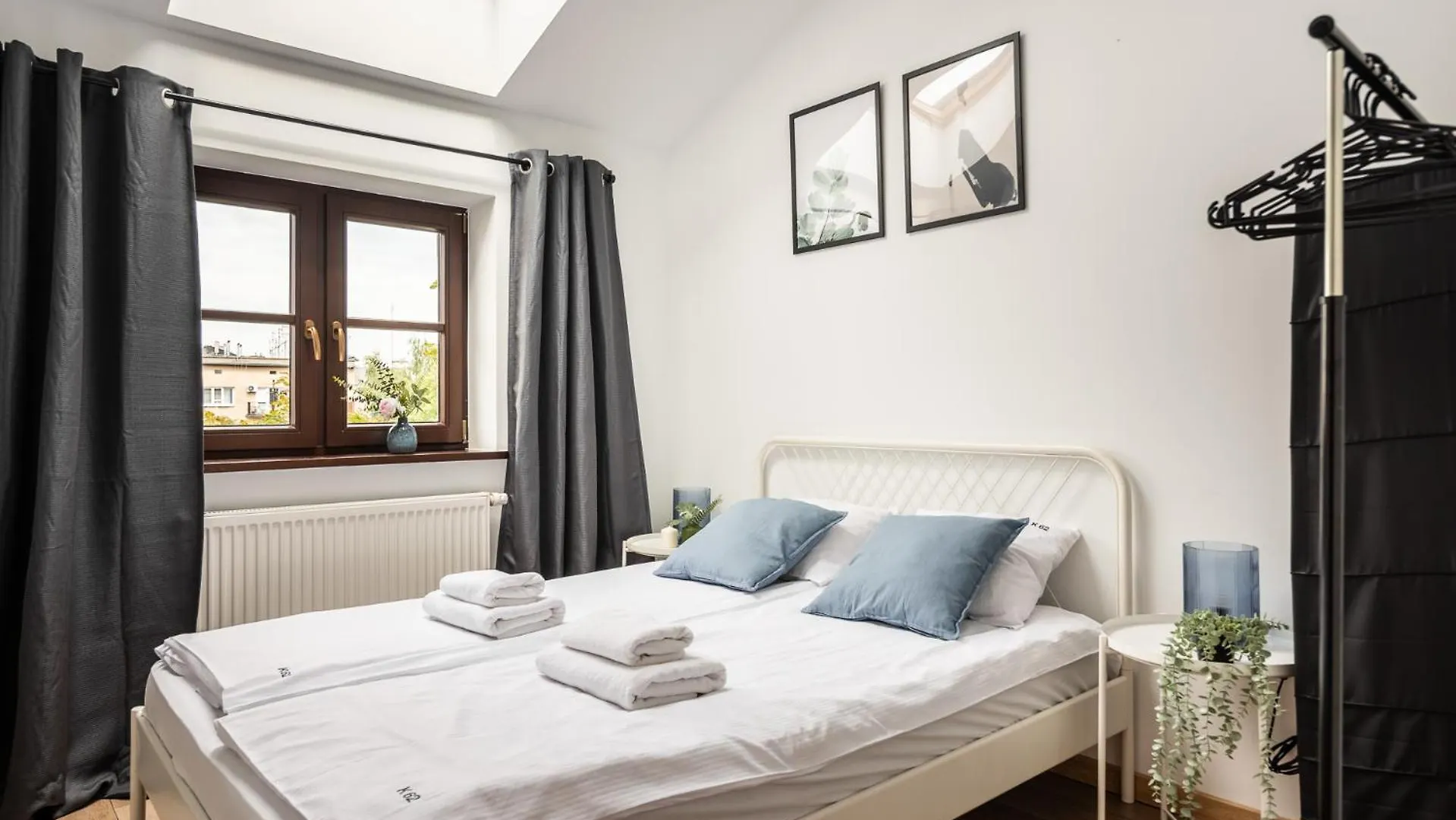 Blossom - Old Town Residence - By Upstairs Krakow