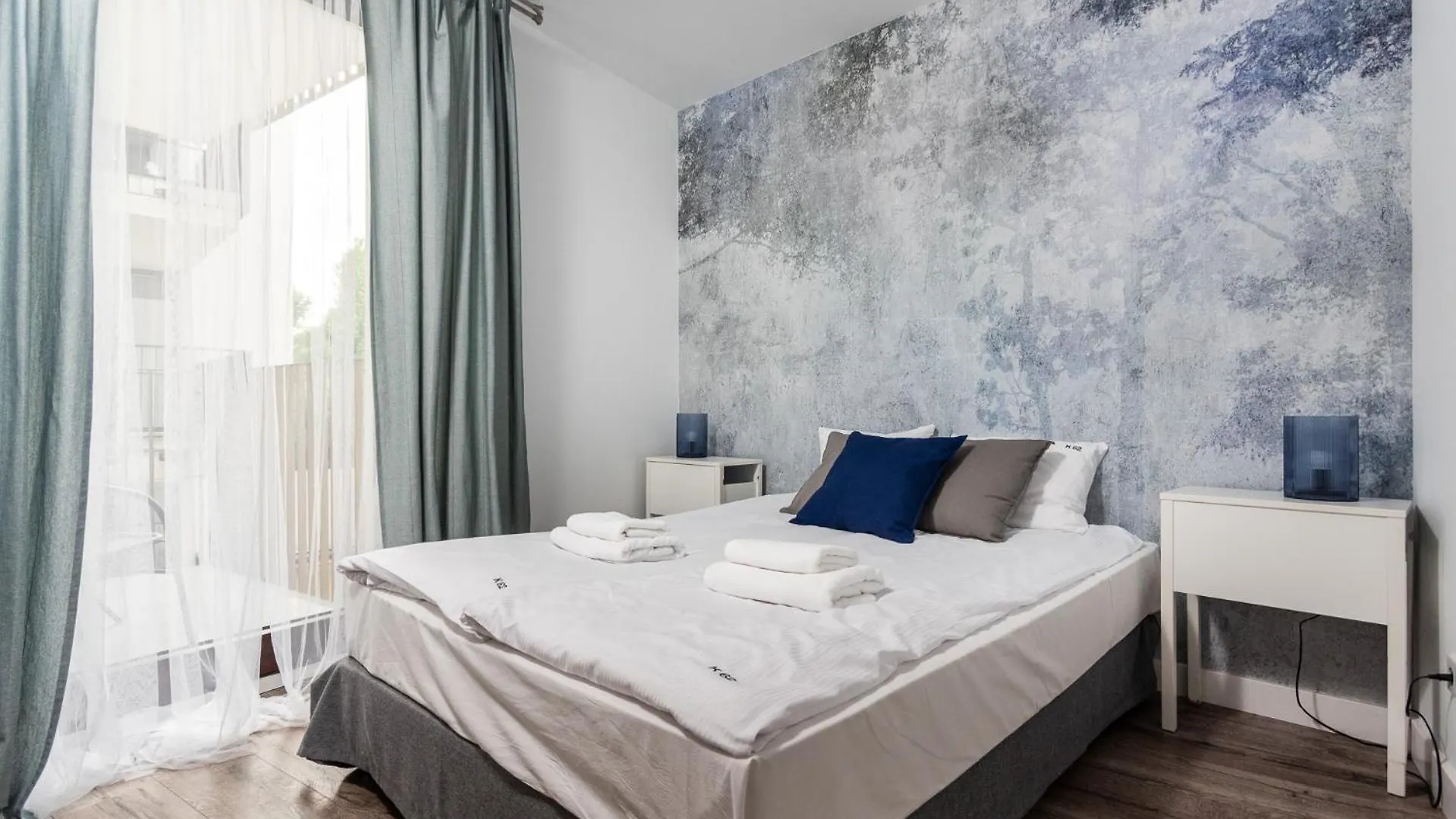 Blossom - Old Town Residence - By Upstairs Krakow