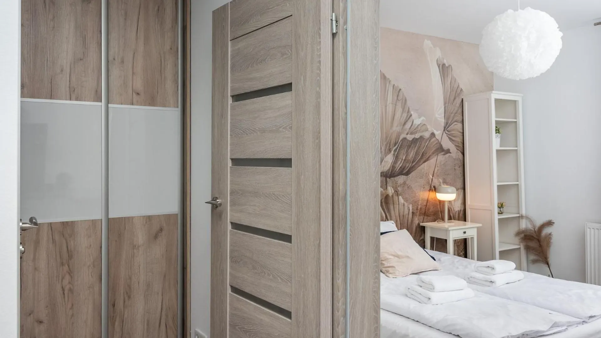 Blossom - Old Town Residence - By Upstairs Krakow Apartment