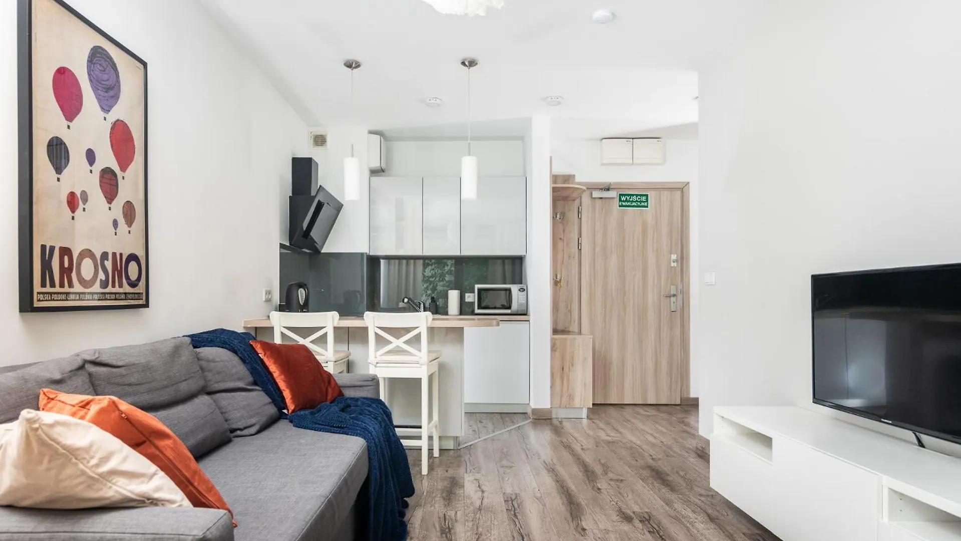 Blossom - Old Town Residence - By Upstairs Krakow Apartment