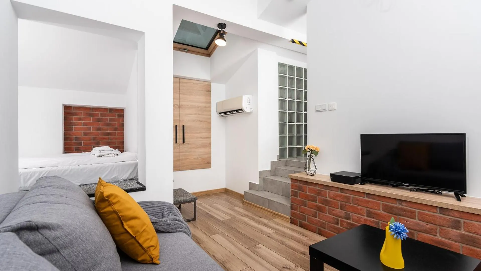 Apartment Blossom - Old Town Residence - By Upstairs Krakow Poland