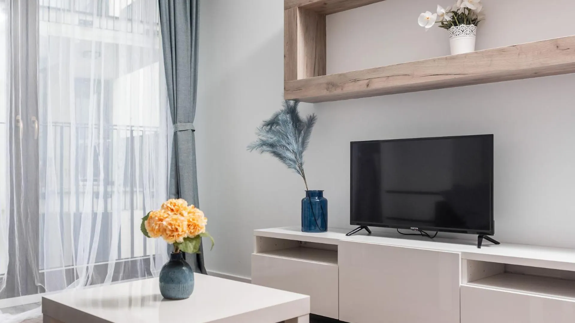 Blossom - Old Town Residence - By Upstairs Krakow